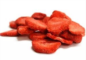 말린 딸기 조각